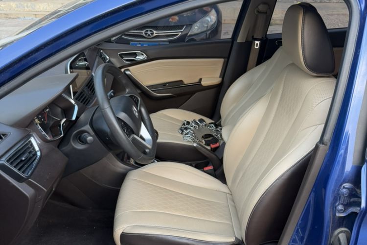 Used Baojun 310W 2017 1.5L Manual Fashion Model China V Interior 6