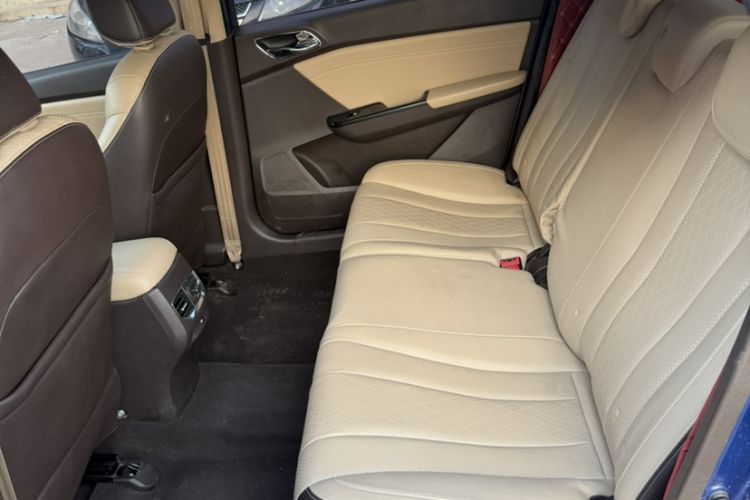 Used Baojun 310W 2017 1.5L Manual Fashion Model China V Interior 7