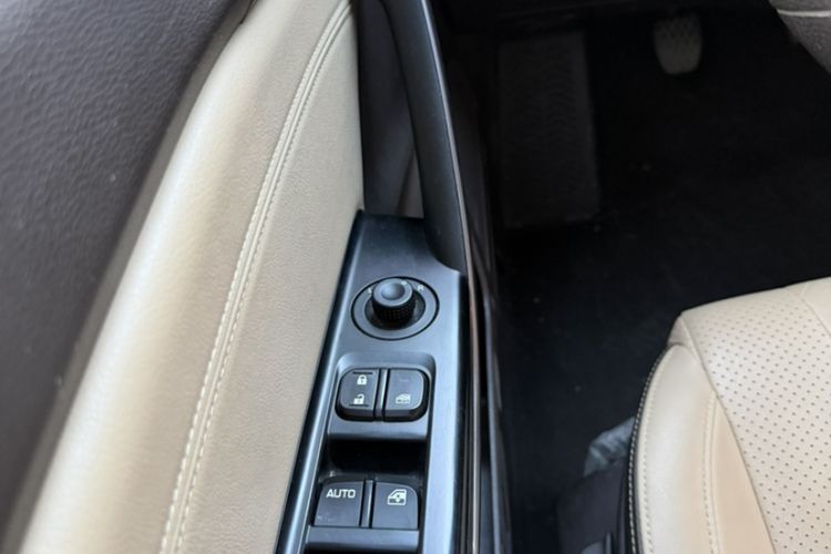 Used Baojun 310W 2017 1.5L Manual Fashion Model China V Interior 8