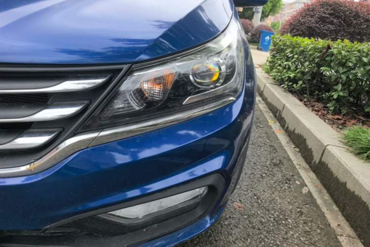 Used Baojun 310W 2017 1.5L Manual Comfort Version China V Left Front Headlight