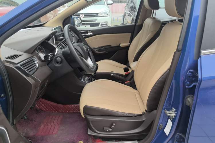 Used Baojun 310W 2017 1.5L Manual Luxury Edition China V Left Front Seat