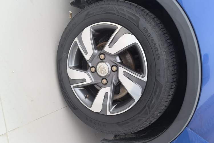 Used Baojun 310W 2017 1.5L Manual Luxury Edition China V Left Front Wheel Hub