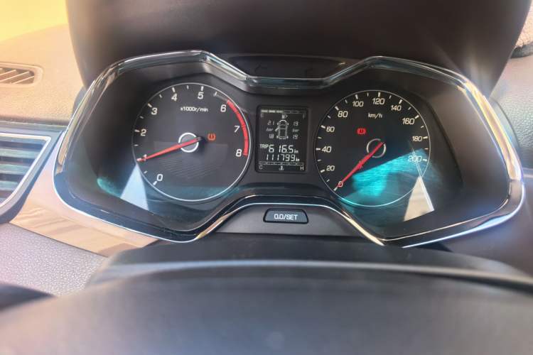 Used Baojun 310W 2017 1.5L Manual Fashion Model China V Odometer Close Up