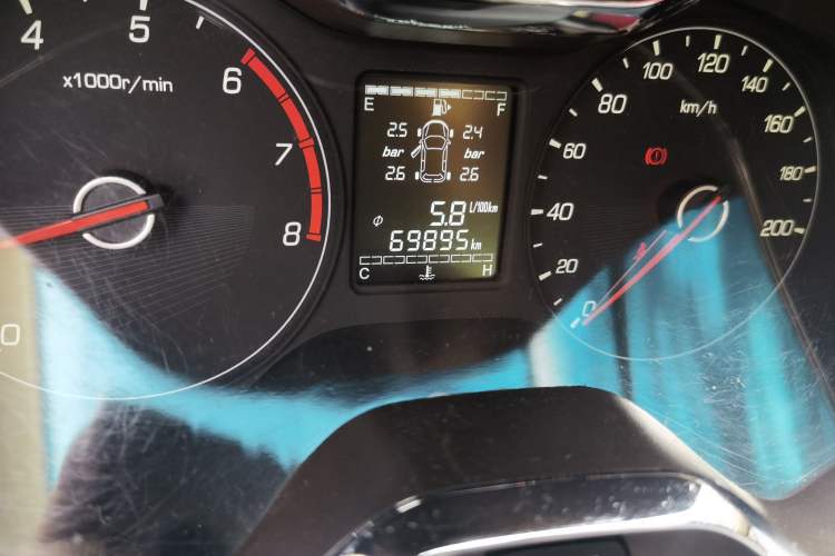 Used Baojun 310W 2017 1.5L Manual Fashion Model China V Odometer Close Up