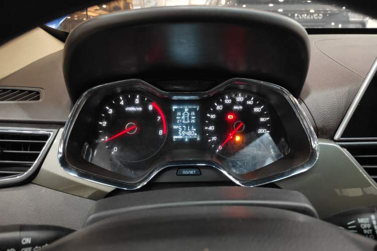 Used Baojun 310W 2017 1.5L Manual Fashion Model China V Odometer Close Up