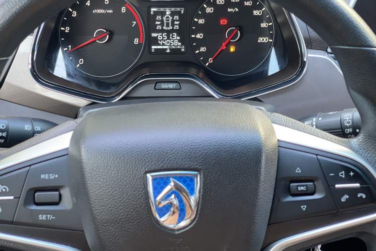 Used Baojun 310W 2017 1.5L Manual Fashion Model China V Odometer Close Up