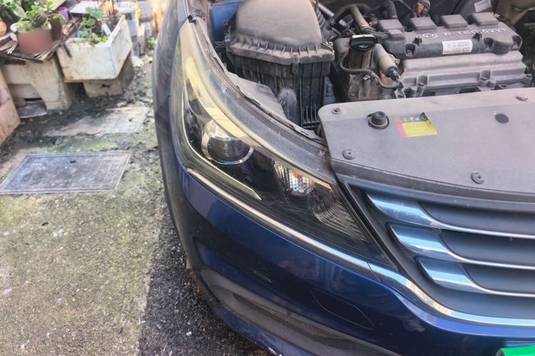 Used Baojun 310W 2017 1.5L Manual Fashion Model China V Right Front Headlight