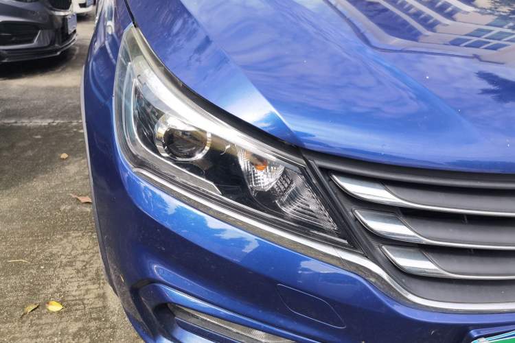 Used Baojun 310W 2017 1.5L Manual Fashion Model China V Right Front Headlight