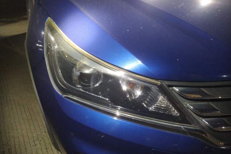 Used Baojun 310W 2017 1.5L Manual Fashion Model China V Right Front Headlight