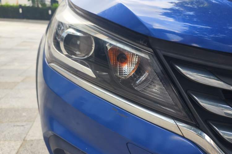 Used Baojun 310W 2017 1.5L Manual Fashion Model China V Right Front Headlight