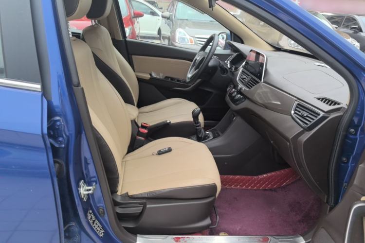 Used Baojun 310W 2017 1.5L Manual Luxury Edition China V Right Front Seat