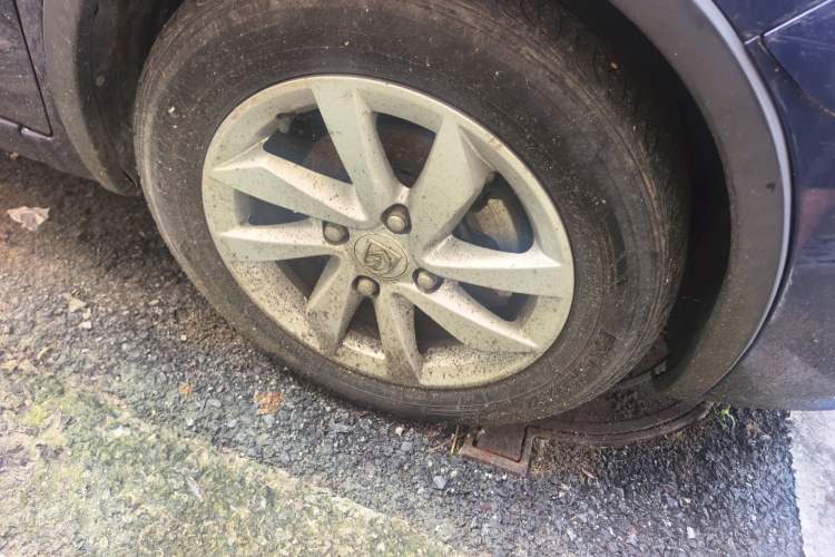 Used Baojun 310W 2017 1.5L Manual Fashion Model China V Right Front Wheel Hub