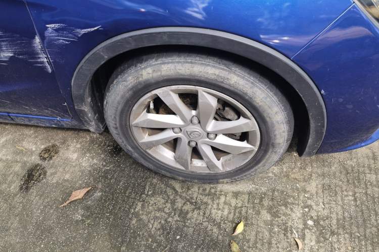 Used Baojun 310W 2017 1.5L Manual Fashion Model China V Right Front Wheel Hub