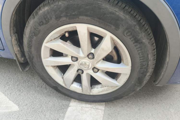 Used Baojun 310W 2017 1.5L Manual Fashion Edition China VI Right Front Wheel Hub
