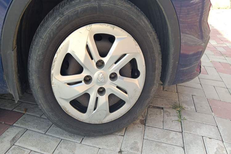 Used Baojun 310W 2017 1.2L Manual Value Edition China V Right Front Wheel Hub