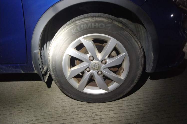 Used Baojun 310W 2017 1.5L Manual Fashion Model China V Right Front Wheel Hub