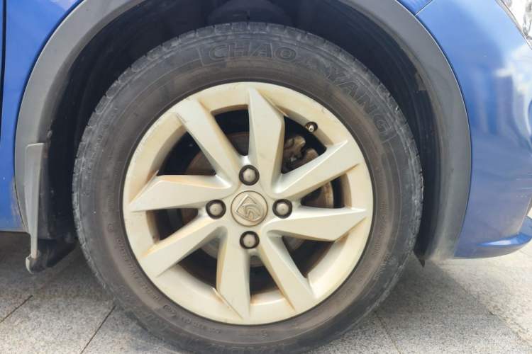 Used Baojun 310W 2017 1.5L Manual Fashion Model China V Right Front Wheel Hub