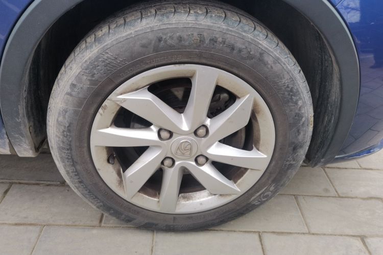 Used Baojun 310W 2017 1.5L Manual Fashion Model China V Right Front Wheel Hub