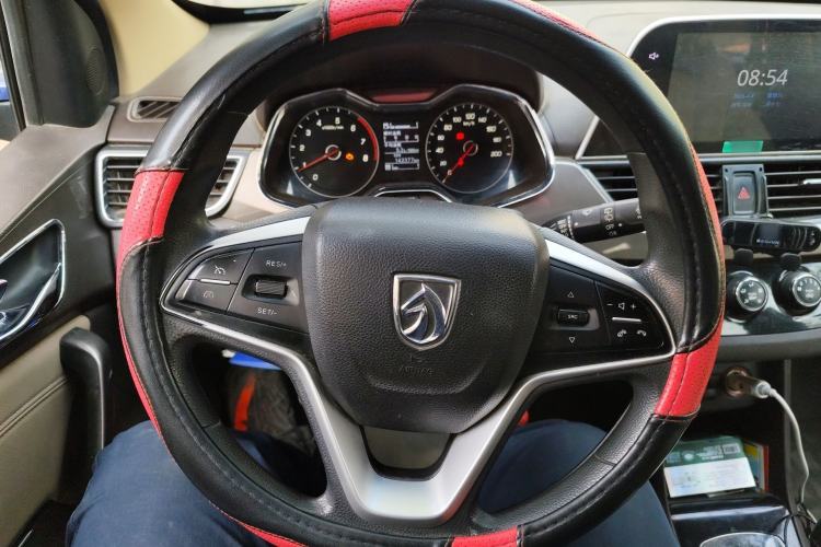 Used Baojun 310W 2017 1.5L Manual Luxury Edition China V Steering Wheel