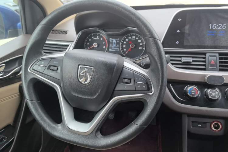 Used Baojun 310W 2017 1.5L Manual Luxury Edition China V Steering Wheel