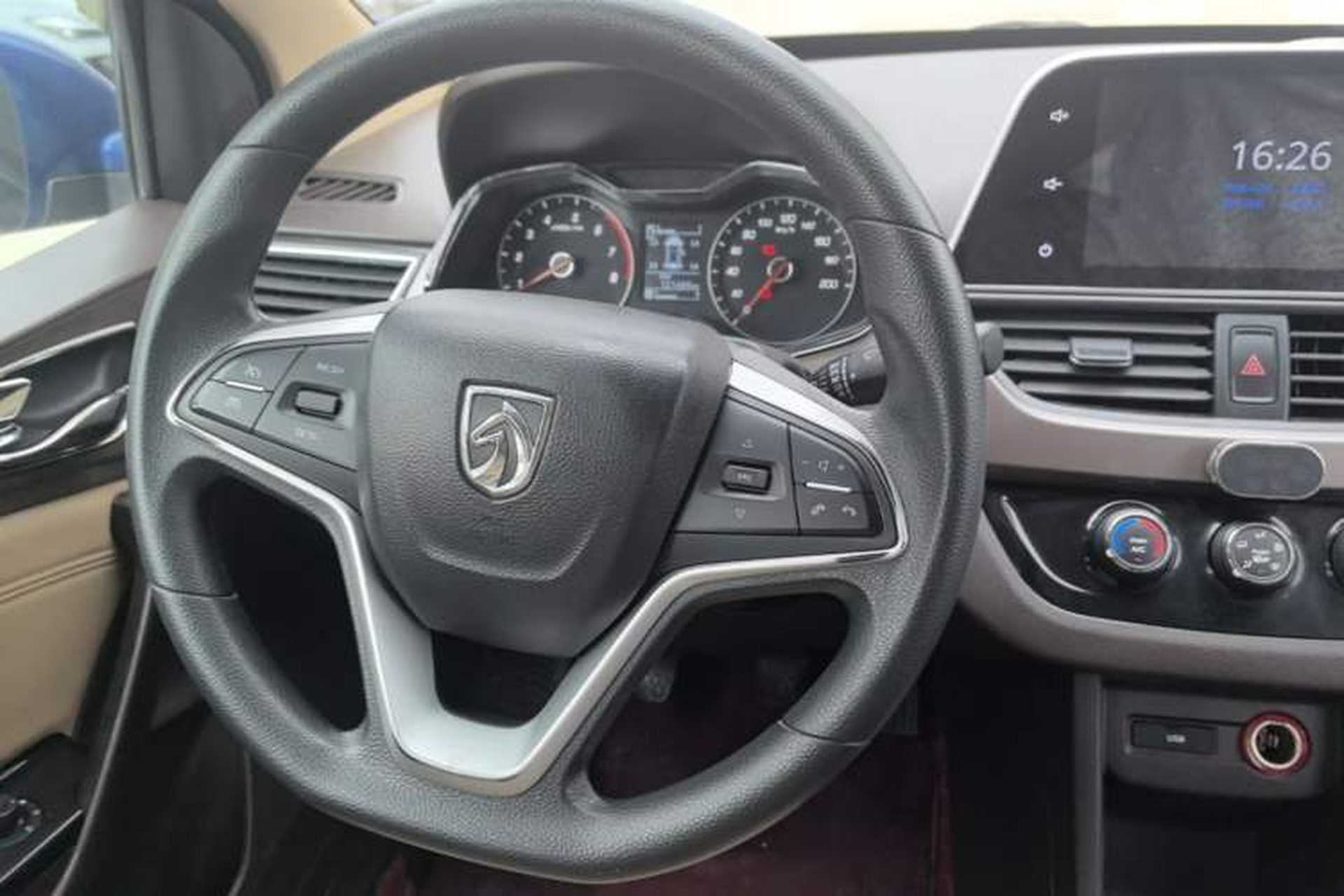 Used Baojun 310W 2017 1.5L Manual Luxury Edition China V Steering Wheel