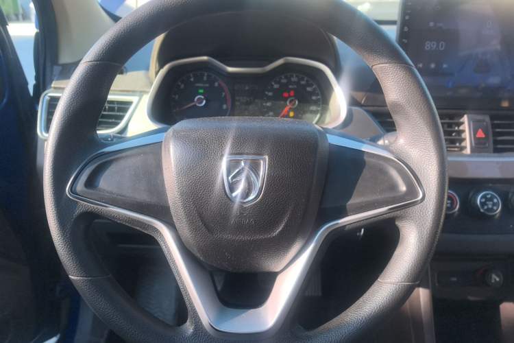 Used Baojun 310W 2017 1.5L Manual Comfort Version China V Steering Wheel