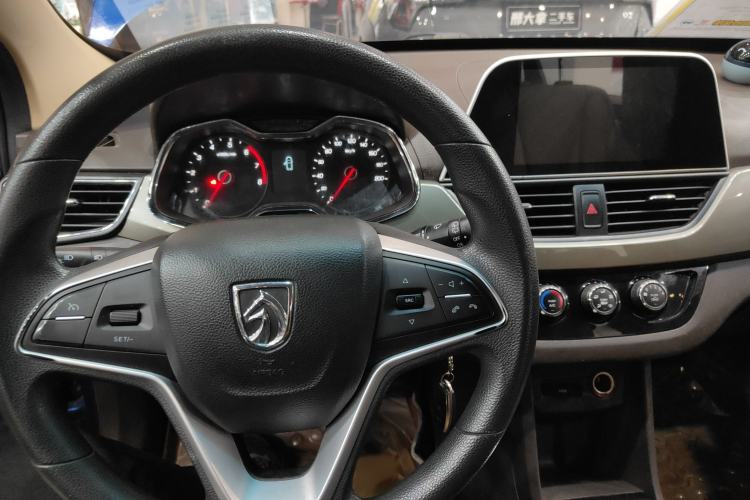 Used Baojun 310W 2017 1.5L Manual Fashion Model China V Steering Wheel