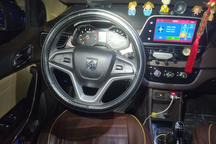 Used Baojun 310W 2017 1.5L Manual Fashion Model China V Steering Wheel