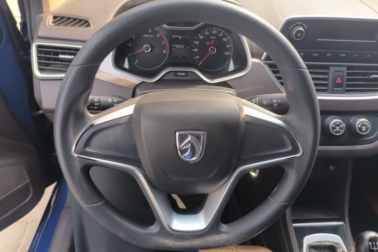 Used Baojun 310W 2017 1.5L Manual Comfort Version China V Steering Wheel