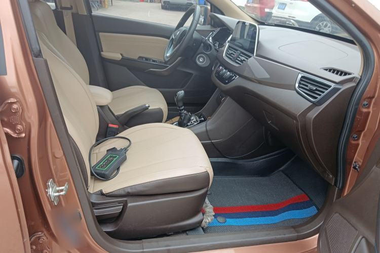 Used Baojun 310W 2017 1.5L Manual Fashion Model China V Right Front Seat