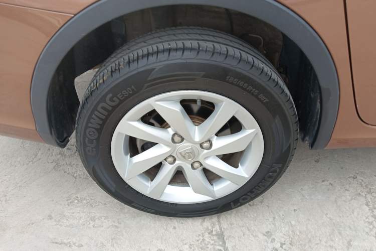 Used Baojun 310W 2017 1.5L Manual Fashion Model China V Right Rear Wheel Hub