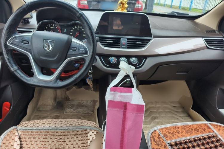 Used Baojun 310W 2017 1.5L Manual Fashion Model China V Center Console