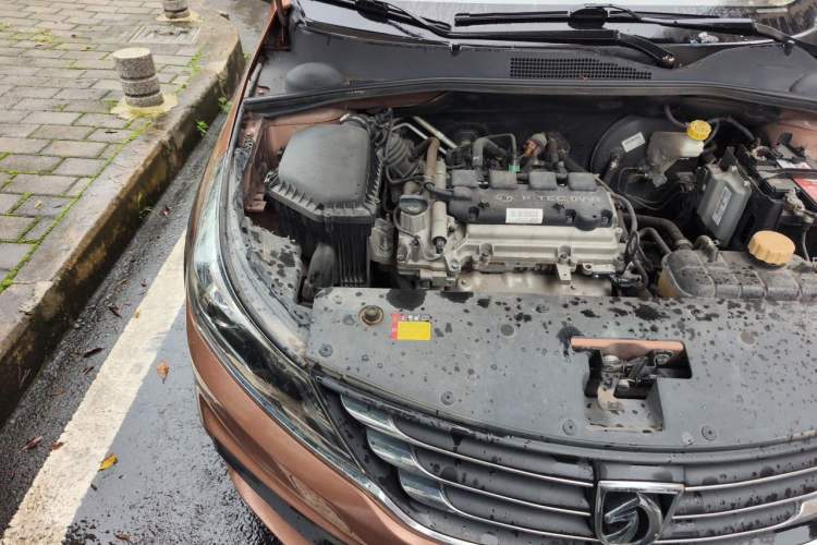 Used Baojun 310W 2017 1.5L Manual Fashion Model China V Engine Bay Right