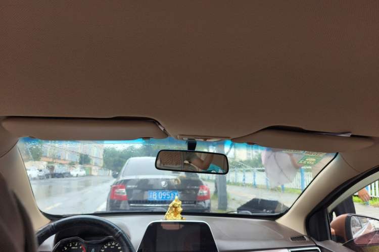 Used Baojun 310W 2017 1.5L Manual Fashion Model China V Headliner