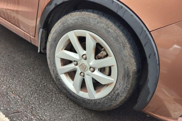 Used Baojun 310W 2017 1.5L Manual Fashion Model China V Right Front Wheel Hub