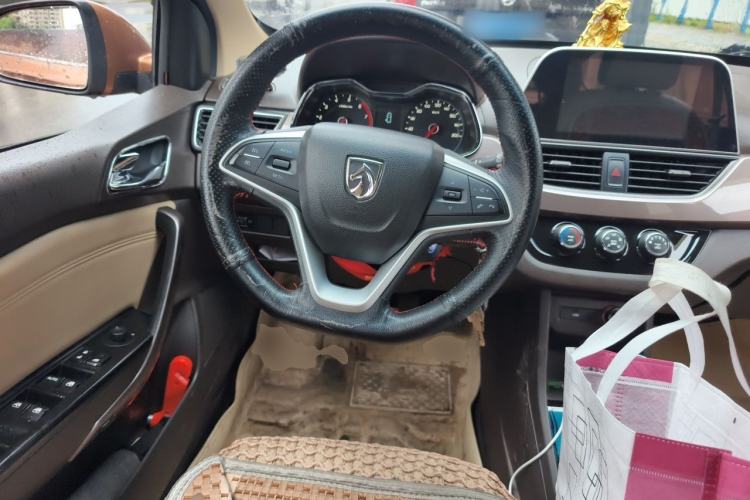 Used Baojun 310W 2017 1.5L Manual Fashion Model China V Steering Wheel