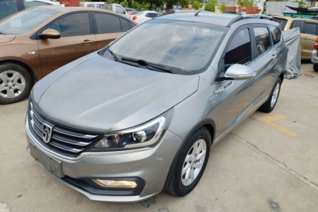 Used Baojun 310W 2017 1.5L Manual Fashion Model China V