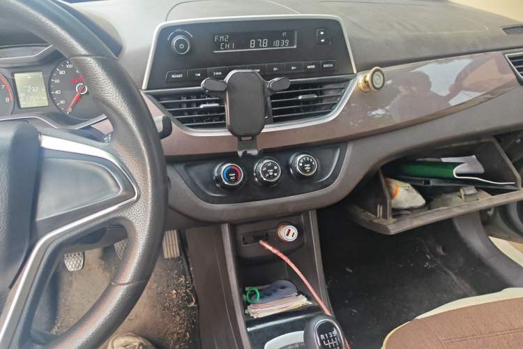 Used Baojun 310W 2017 1.5L Manual Comfort Version China V Audio And AC Panel