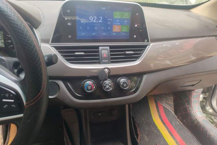 Used Baojun 310W 2017 1.5L Manual Fashion Model China V Audio And AC Panel