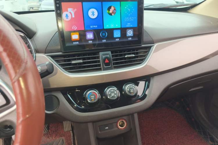 Used Baojun 310W 2017 1.5L Manual Fashion Model China V Audio And AC Panel
