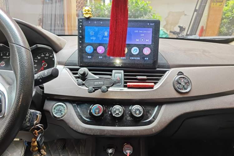 Used Baojun 310W 2017 1.5L Manual Fashion Model China V Audio And AC Panel