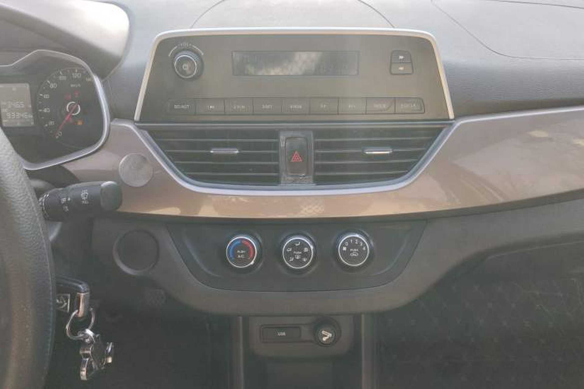 Used Baojun 310W 2017 1.5L Manual Comfort Version China V Audio And AC Panel