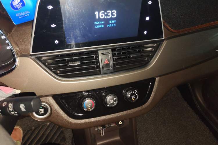 Used Baojun 310W 2017 1.5L Manual Luxury Version China VI Audio And AC Panel