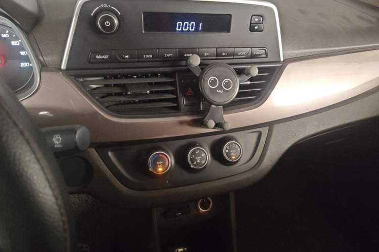 Used Baojun 310W 2017 1.5L Manual Comfort Version China V Audio And AC Panel
