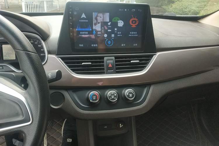 Used Baojun 310W 2017 1.5L Manual Comfort Version China V Audio And AC Panel