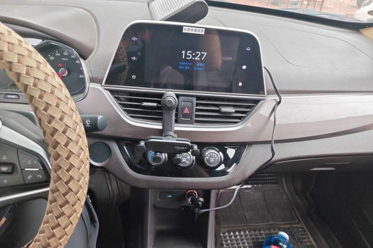Used Baojun 310W 2017 1.5L Manual Fashion Model China V Audio And AC Panel