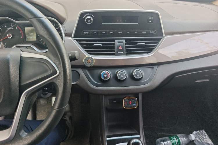 Used Baojun 310W 2017 1.5L Manual Comfort Version China V Audio And AC Panel