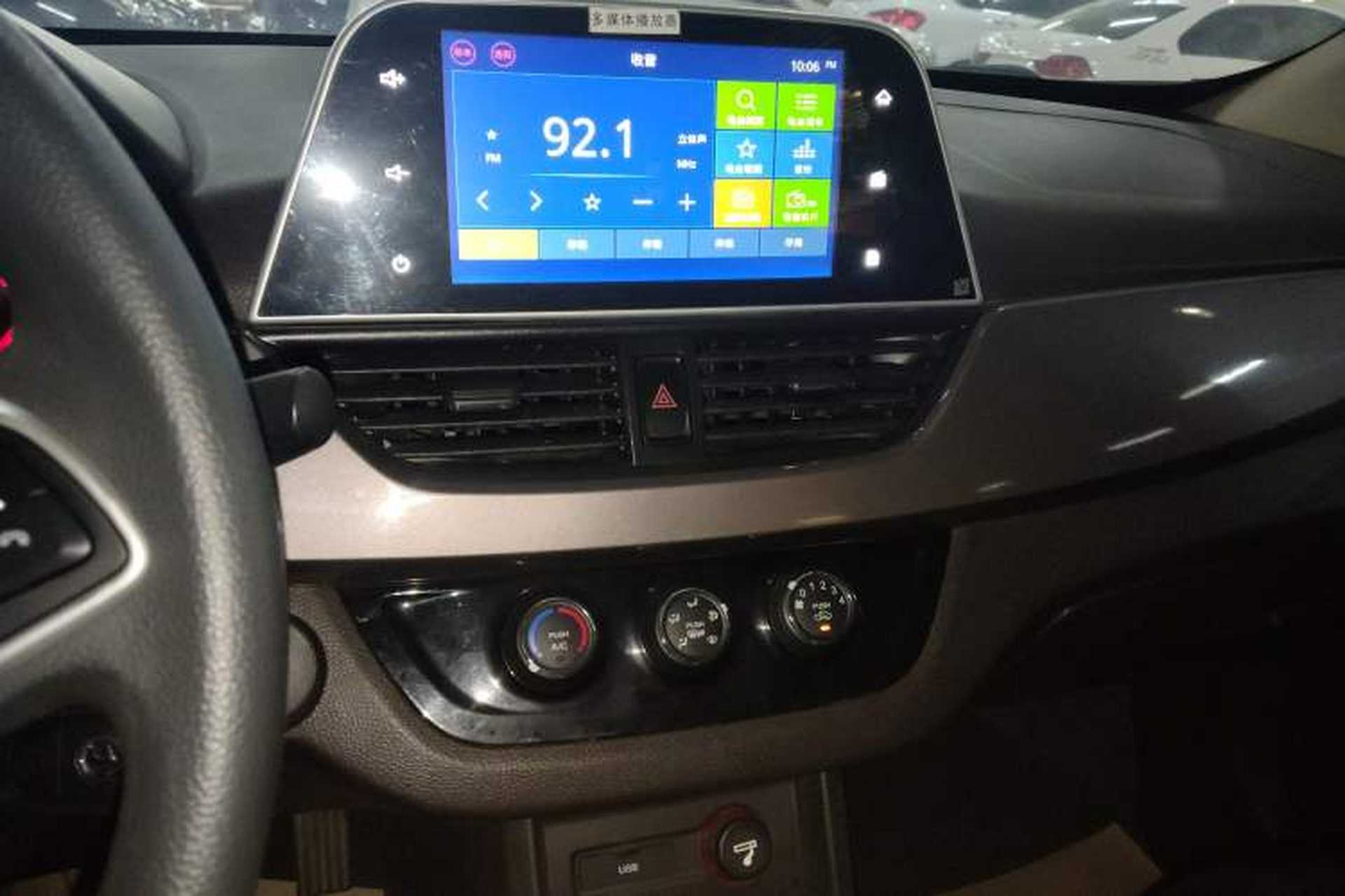 Used Baojun 310W 2017 1.5L Manual Fashion Model China V Audio And AC Panel