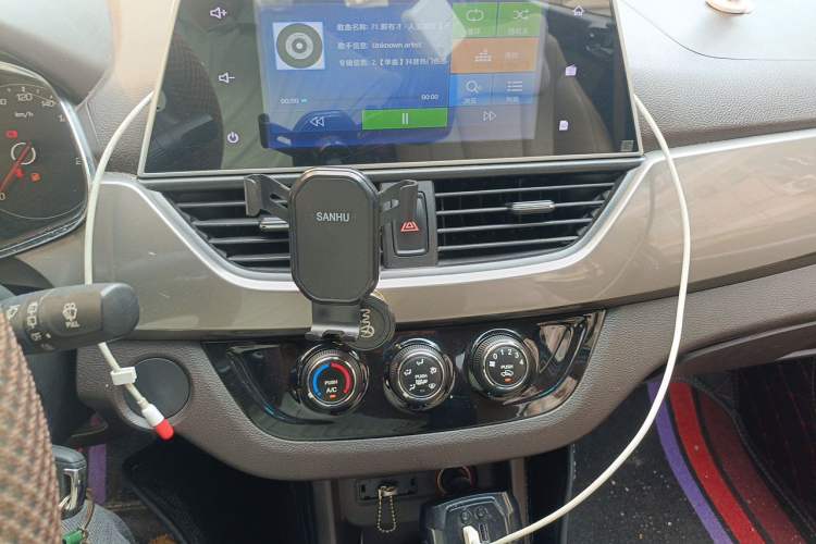 Used Baojun 310W 2017 1.5L Manual Fashion Edition China VI Audio And AC Panel