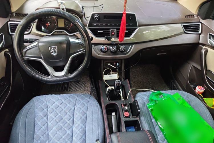 Used Baojun 310W 2017 1.5L Manual Comfort Version China V Center Console